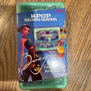 KPop Demon Hunters Friendship Bracelet Kit - Zoey